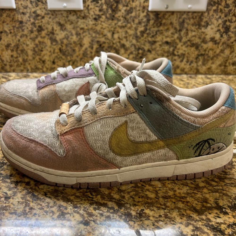 Nike women’s sun club dunks low